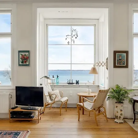 Beautiful In With House Sea View * Hellebaek